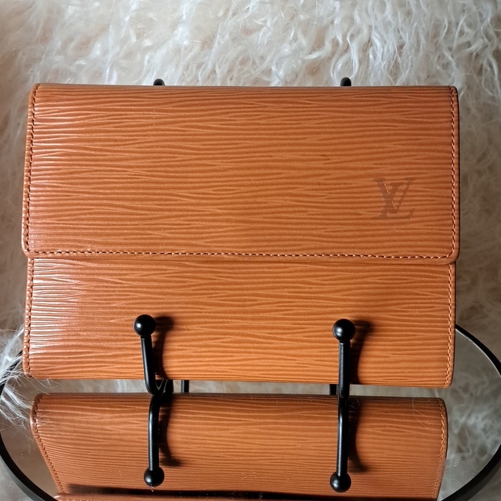 Louis Vuitton Epi Tresor Porte Like New